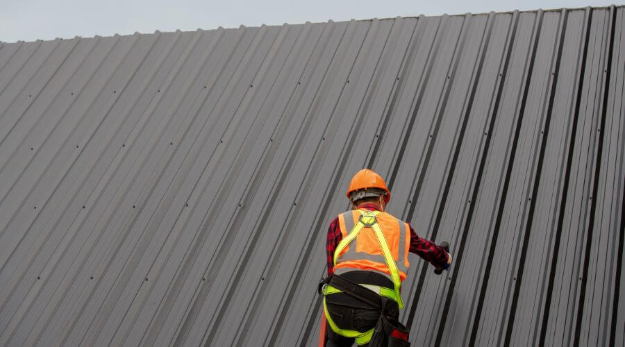 Professional gutter cleaning in Demotte, IN
